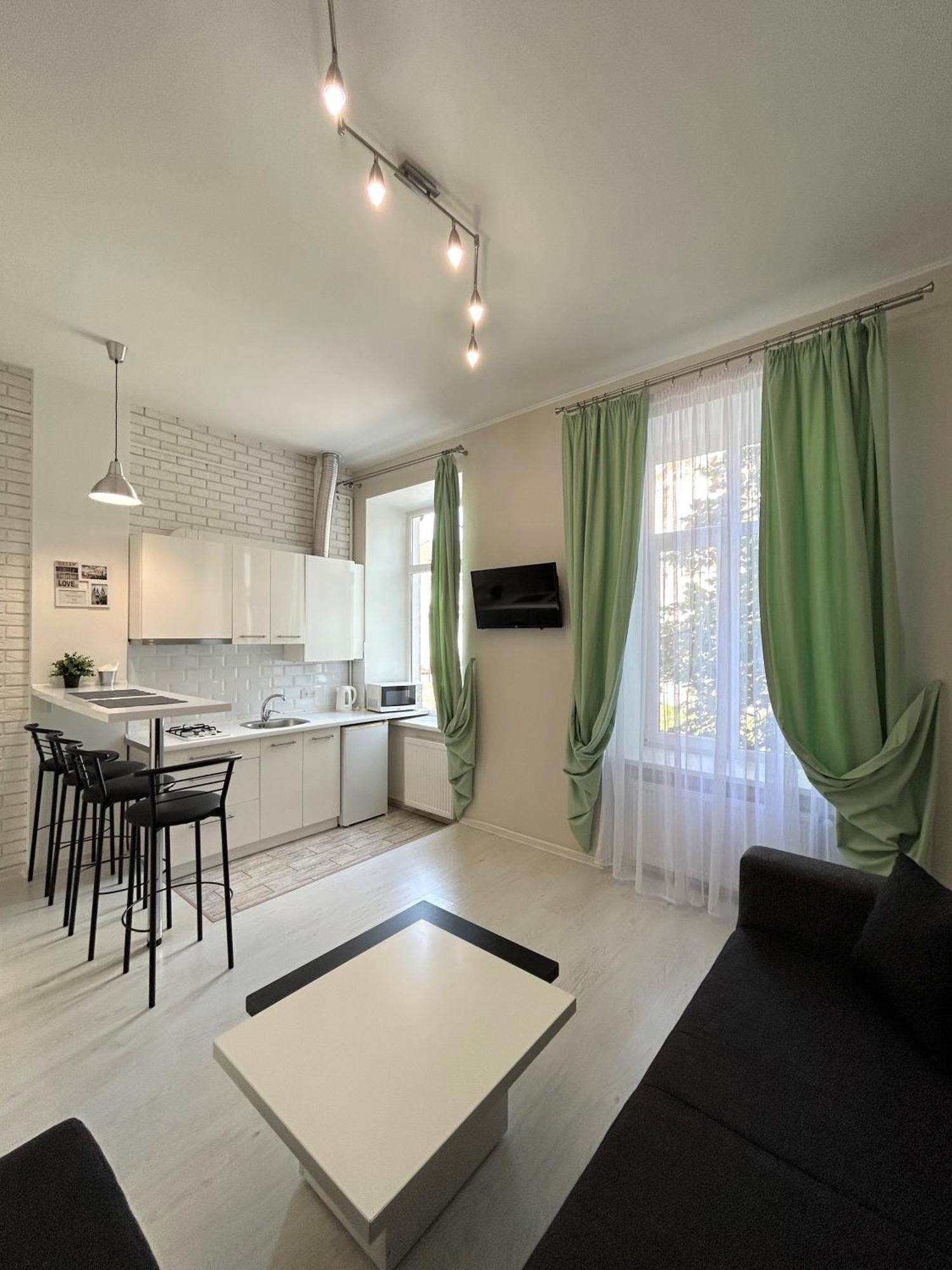 Modern Apartment In Old City Center Львів Екстер'єр фото