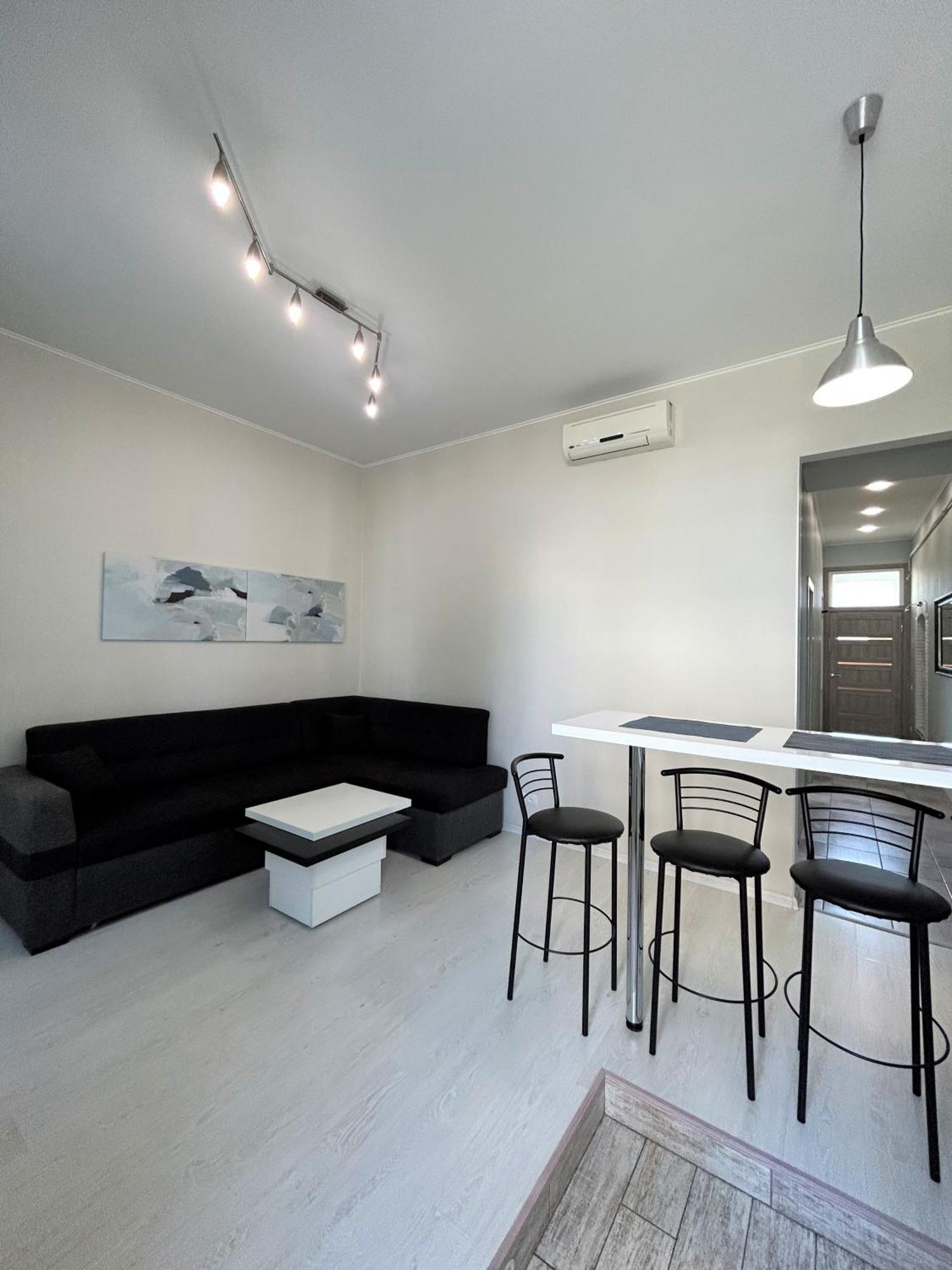 Modern Apartment In Old City Center Львів Екстер'єр фото